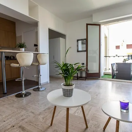 ++++ Renovated Cosy 50m2 Sunny Flat / Balcony / Close To And To The Palais Des Festivals ++++ Apartamento