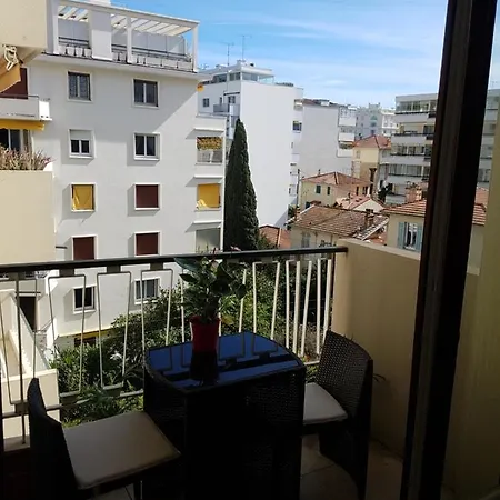 ++++ Renovated Cosy 50m2 Sunny Flat / Balcony / Close To And To The Palais Des Festivals ++++ Apartamento